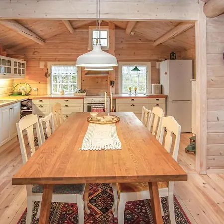4 Bedroom Awesome Home In Sykkylven בית נופש *
